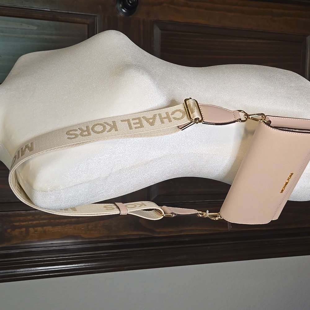 Michael Kors Pink Crossbody Bag with Elegant Design